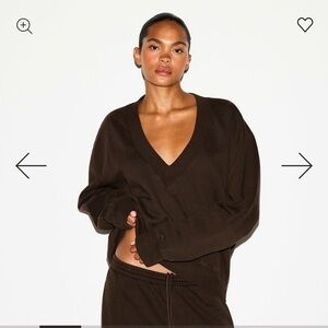 SKIMS boyfriend fleece OVERSIZED V NECK PULLOVER on espresso